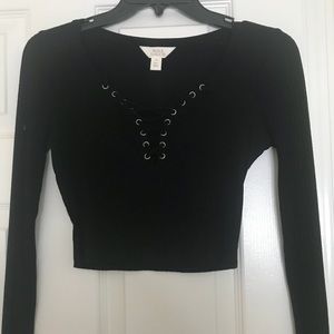 Crop black long sleeve shirt